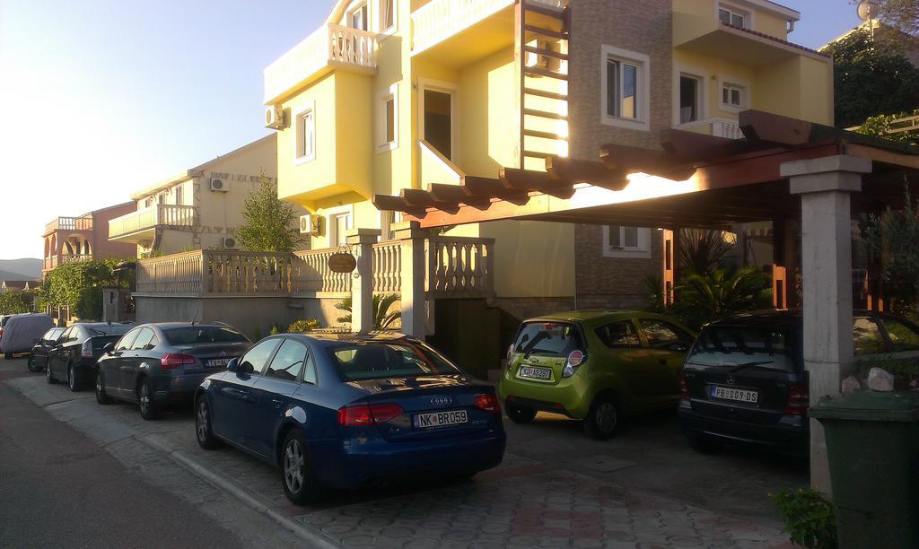 טיווט Apartments Sandra מראה חיצוני תמונה