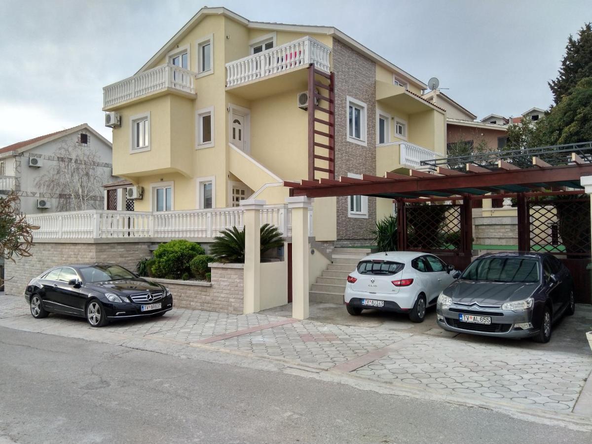 טיווט Apartments Sandra מראה חיצוני תמונה